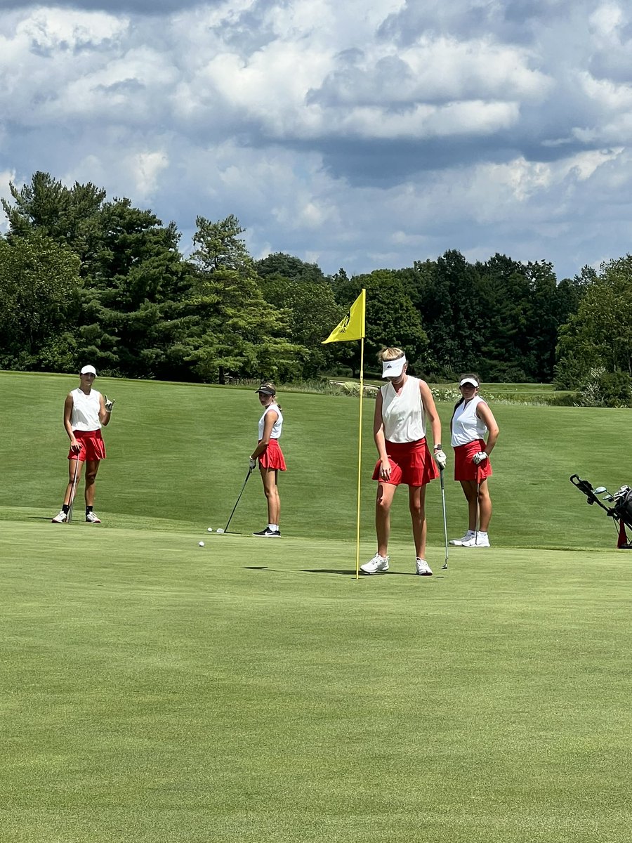 GolfRossville's tweet photo. 1st tournament of the season at the #HarrisonInvite Didn’t play like we hoped but lots of good shots and potential 😎🔥⛳️ #werrossville #varsitygolf @RHSHornetsAthl @indianahsgolf https://t.co/wsjVmRViTN