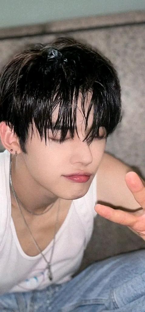 meanieno's tweet photo. #binjun #soobjun one twit au.

Awas ada poto udel.
"Nonton pacar" https://t.co/lfdf9PDqA3