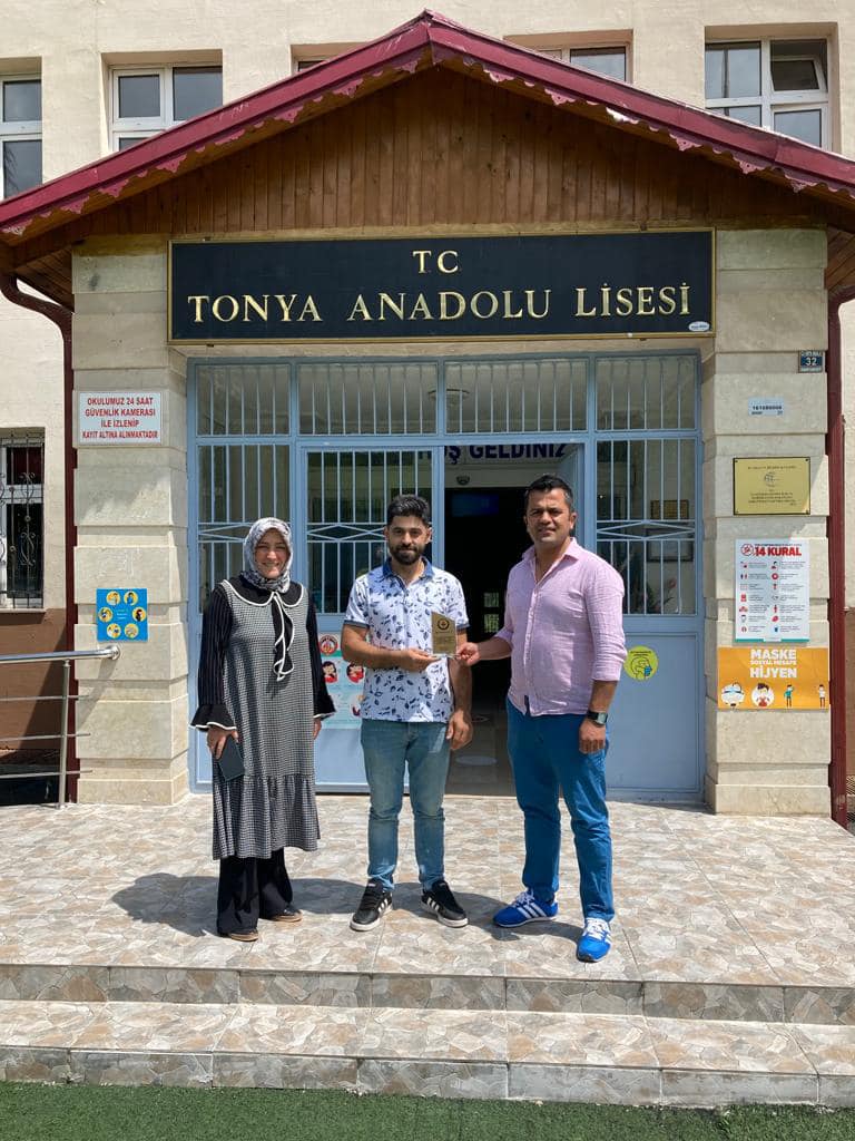 AnadoluTonya's tweet photo. 💐 “2022 Yılı İl İçi İsteğe Bağlı Yer Değiştirme Atamaları” neticesinde; ataması gerçekleşen Felsefe Öğretmenimiz Erdoğan BULUT bugün itibarı ile Okulumuzdaki görevinden ayrılmıştır. Kendisine yeni görev yerinde (Derecik Anadolu Lisesi) üstün başarılar dileriz.🙏 
#trabzonmem https://t.co/tRF4YPUysJ
