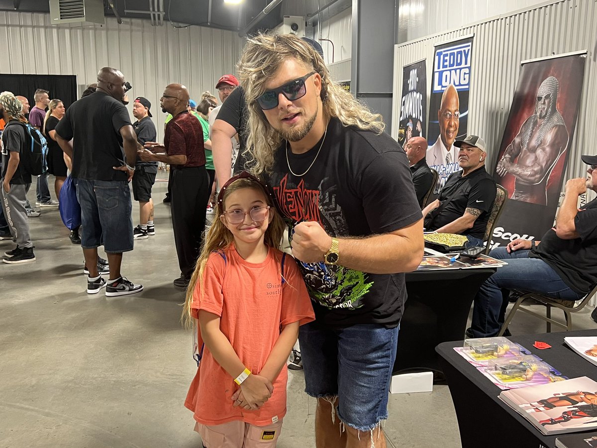 Nice meeting @FlyinBrianJr !! Courtney delighted to meet one of her faves at #STARRCASTV