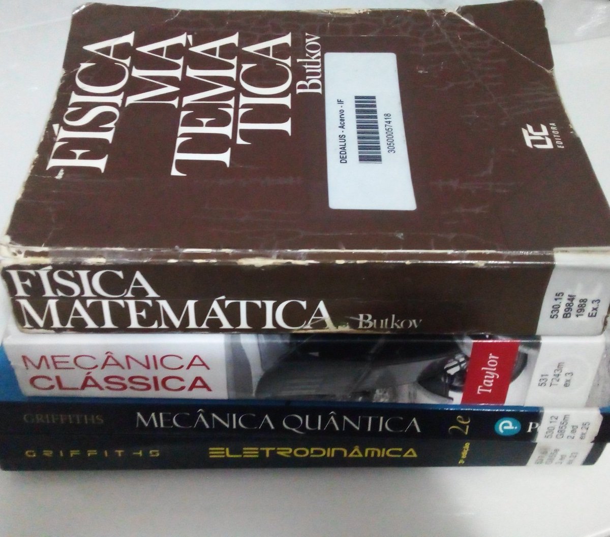RVil666's tweet photo. Começando os preparativos para o 2° semestre ✌🏾
#fisica #physics #usp #ifusp #fisicaquantica #mecanicaquantica #mecanicaclassica #eletrostática #quantummechanics #quantumphysics https://t.co/gRz26WHMWl