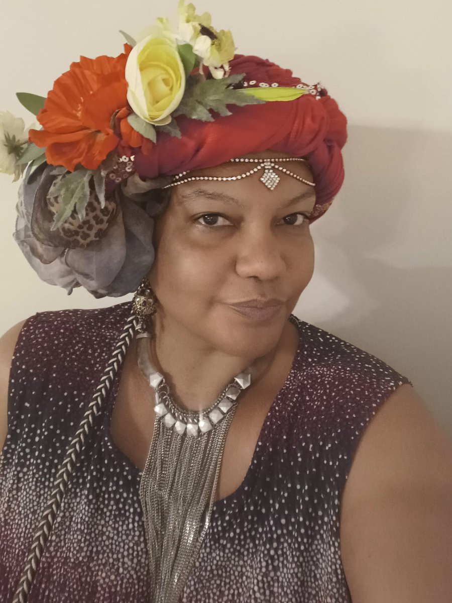 Wrapunzelstore's tweet photo. Take a look at this beautiful Wrapunzelista who was inspired by Olivia, who was inspired by a beautiful photo she came across online! We are all waiting to see Olivia's look, but meanwhile - this is absolutely stunning!
#Headwrapping #Floral #Headscarves #Art #Wrapunzel https://t.co/cpdP6dIpO7