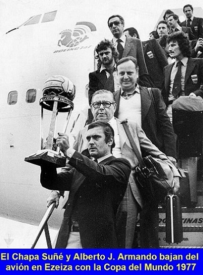 ElBlogdBoca's tweet photo. INOLVIDABLE! hace 44 años #BocaCampeonDelMundo en #Alemania Reviví la GRAN conquista del #BOCA del #TotoLorenzo La INFO👉https://t.co/c4A4lK2XNQ
#CopaIntercontinental1977 #BorussiaMönchengladbach #FechasPatriasXeneizes #JuanCarlosLorenzo #ChapaSuñe #LocoGatti #HazañasXeneizes https://t.co/m6mV0GLCXA