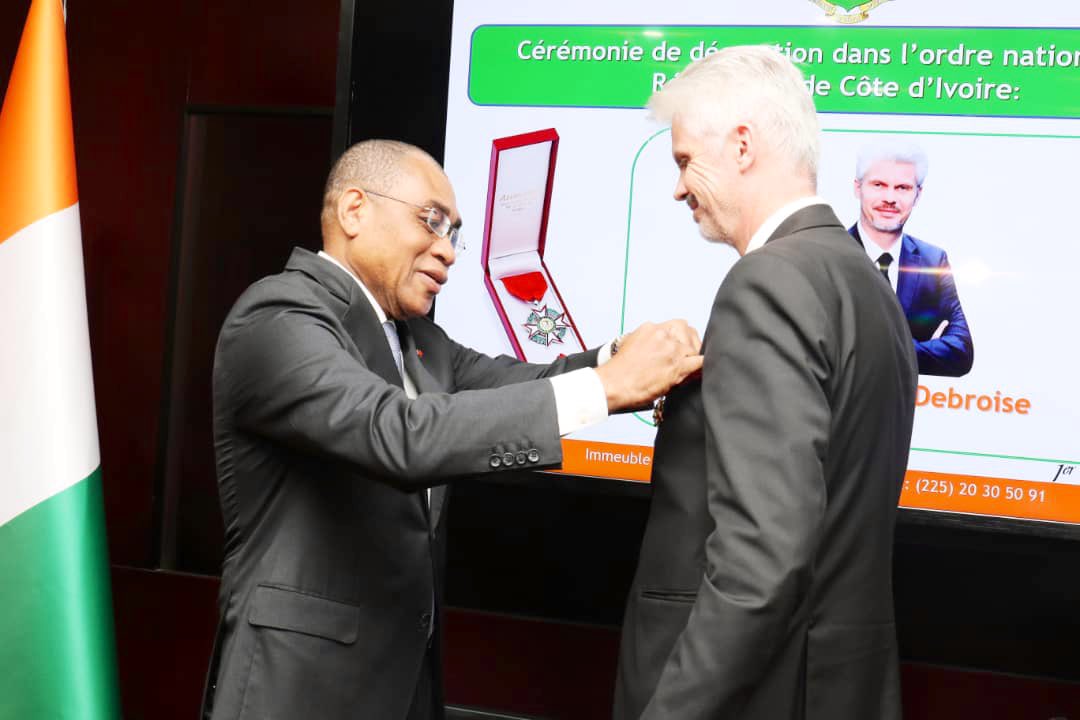 Emmanuel Debroise tweet media