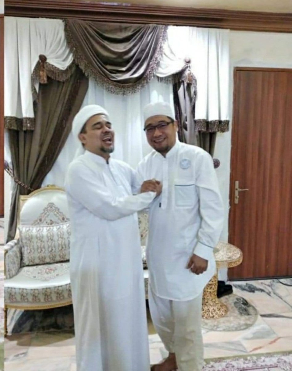 Sathoorr's tweet photo. pagi nemu yang beginian.... 
IB GEDE BACOT  ama si bos PAKET https://t.co/nu2nFdwyu0