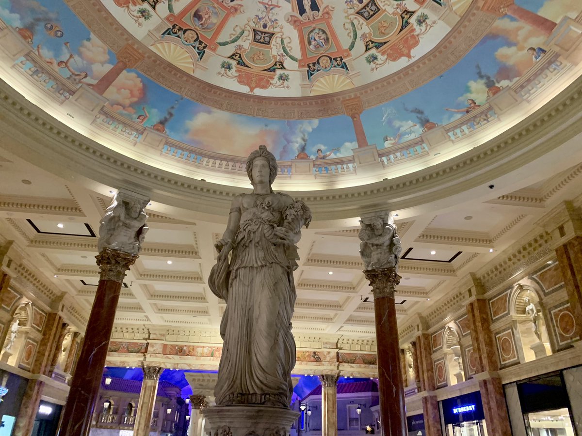 GraceDearing's tweet photo. What my friends think I’m doing at @CaesarsPalace vs what I’m actually doing. #NABJNAHJ22 https://t.co/BM56A3RbxE