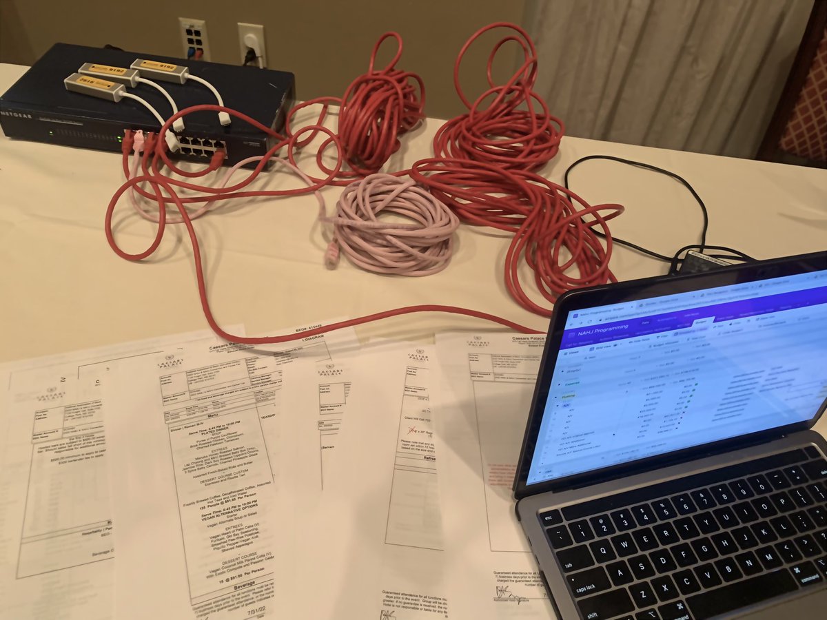 GraceDearing's tweet photo. What my friends think I’m doing at @CaesarsPalace vs what I’m actually doing. #NABJNAHJ22 https://t.co/BM56A3RbxE