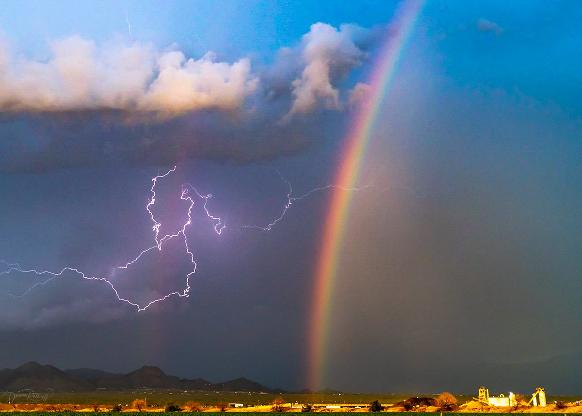 Last nights sunset, rainbow,  lightning magic in Marana,  AZ.  I just LOVE monsoon season. 

#lightning #storm #stormhour #Maranaaz #calportland #girlswhochase #Arizonamonsoon #Arizona #sunset #rainbow #magicalmoments #marana