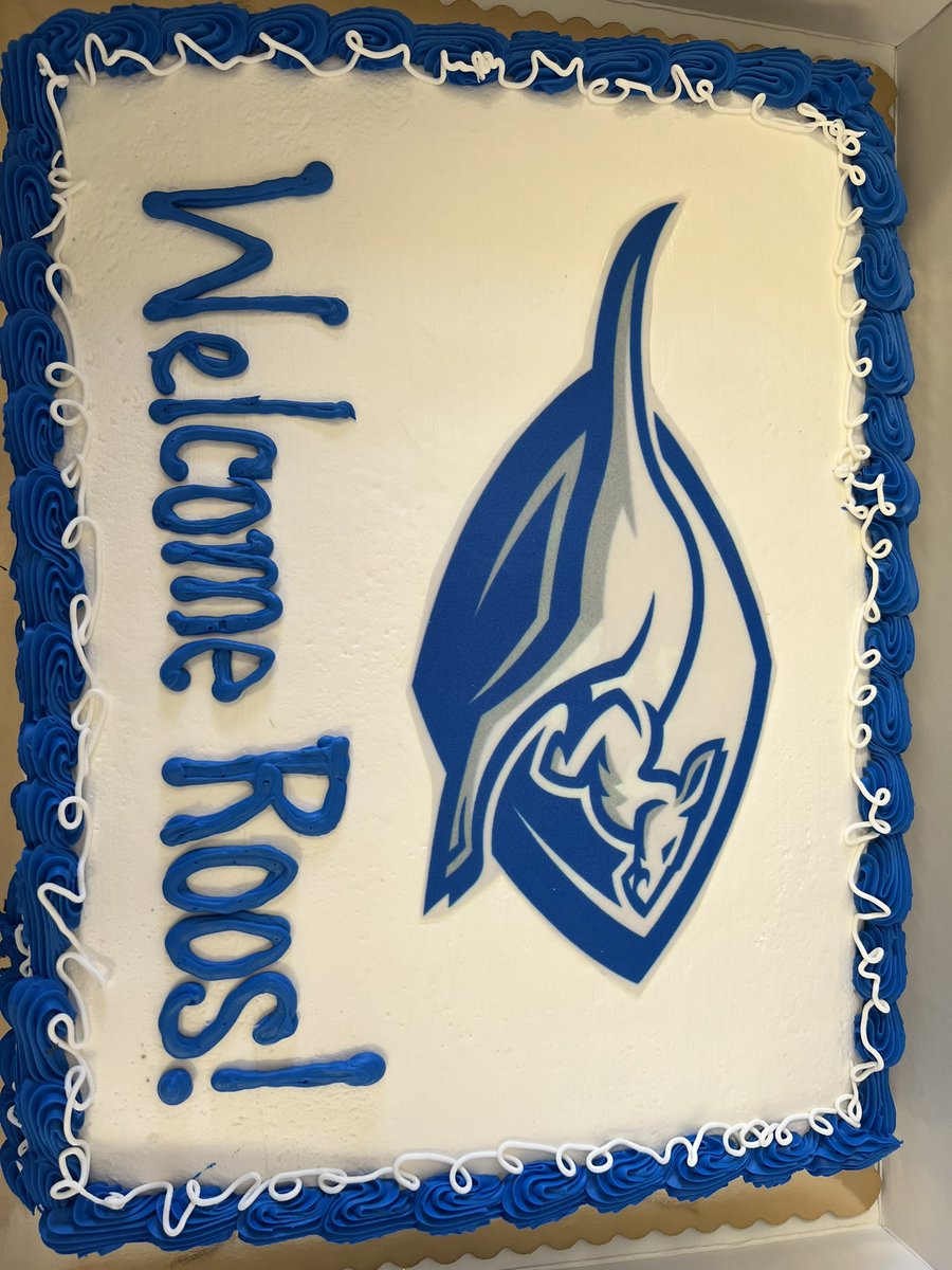 WHS_Roos's tweet photo. More from our signing party 🎉 🎈🥳🎊 https://t.co/hrCp8JRT43