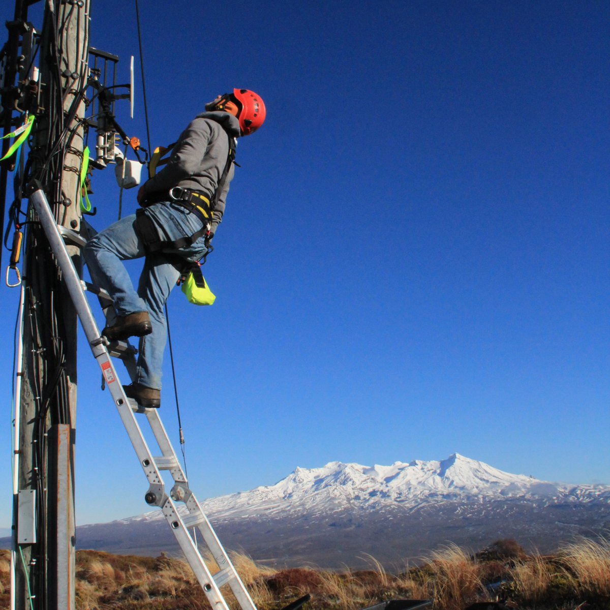 Come work with us in Taupō maintaining the GeoNet monitoring network! New full-time position involving plenty of hands-on fieldwork around New Zealand.
Image: Me fixing one of the Tongariro/Ruapehu volcano monitoring cameras. 
Link to job description here: bit.ly/3zr6LS5