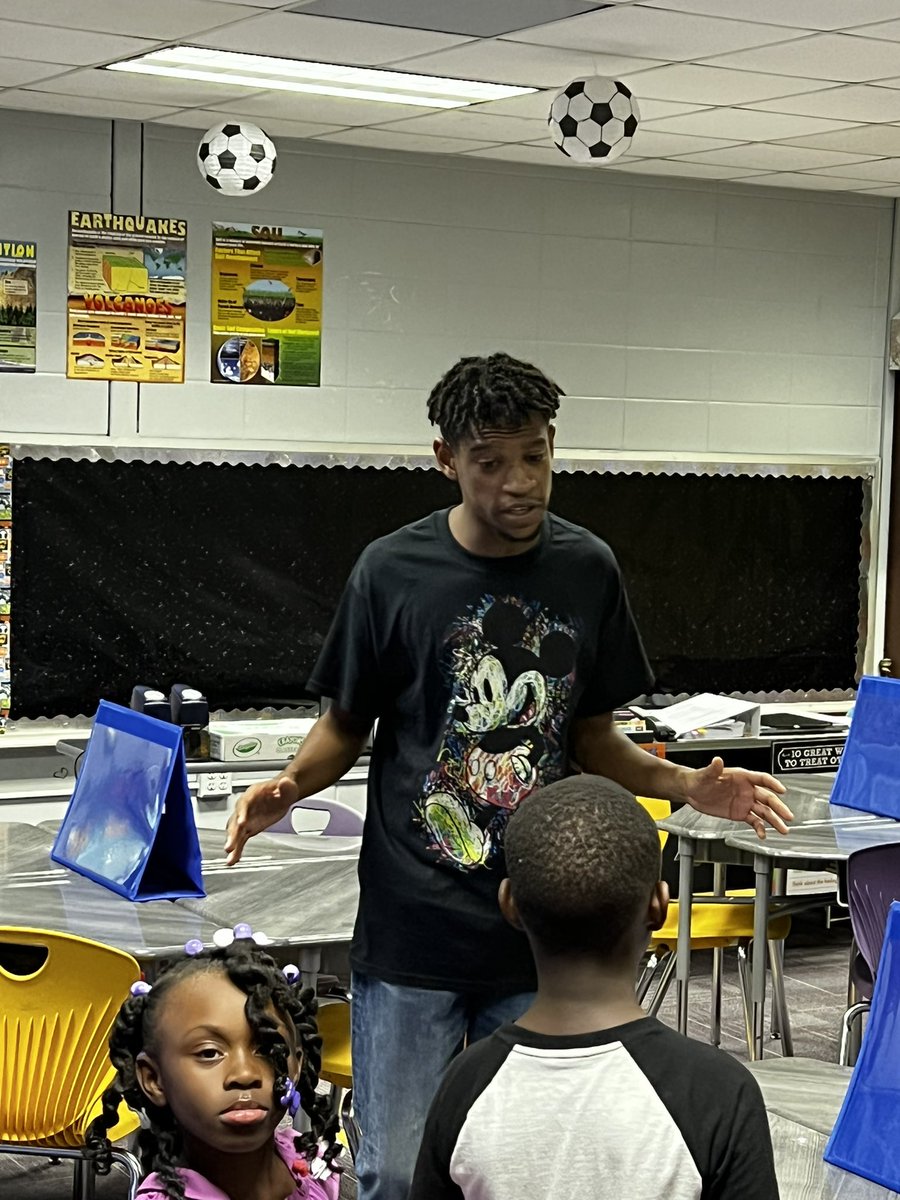 prinfrazier's tweet photo. @AB_Hurley, I saw an eager new teacher this evening at @HartleyTigers Open House. #BCSDVIP #Built4Bibb https://t.co/0uRzrQd0Bj