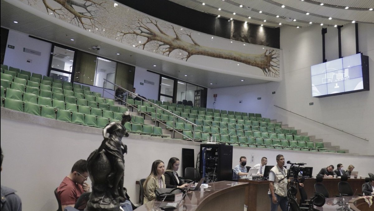 luzmamunera's tweet photo. ¿Cómo el @ConcejoMedellin piensa aprobar un Proyecto de Acuerdo (099, venta de acciones de UNE) sin conocer totalmente la cláusula de salvamento? No logro entenderlo. Hoy radiqué un derecho de petición solicitando esta información para que el Concejo tome la decisión correcta
👇 https://t.co/ezN2fJawo0