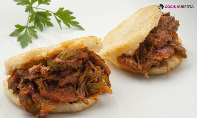 staryuukiii's tweet photo. Hoy en stream de cocina haré Arepas venezolanas 🇻🇪 con carne mechada ☺️ El que no viene al stream es un sapo peludo 👉🐸👈 https://t.co/Fn00LWqJTf