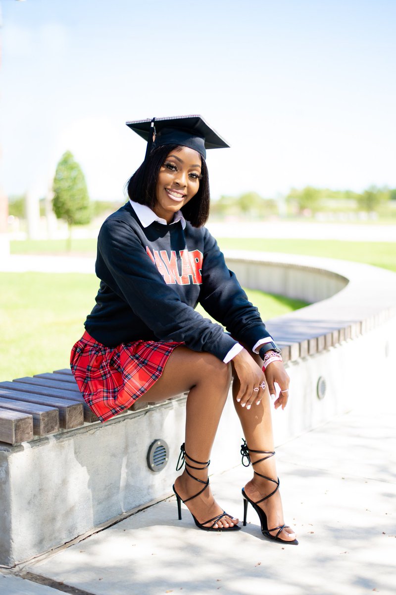 _al3xisss's tweet photo. “I can do all things through Christ who strengthens me” 

Just five days until I’m a college graduate! This has been a true journey and I’m excited to see what the next chapter holds! 🥂’s to new beginnings! ❤️
#fiveowt✌🏽
•
•
Lamar University 
Aug 6th, 2022 @ 10:00 am
B.S.W 🎓 https://t.co/Np5adomXPf