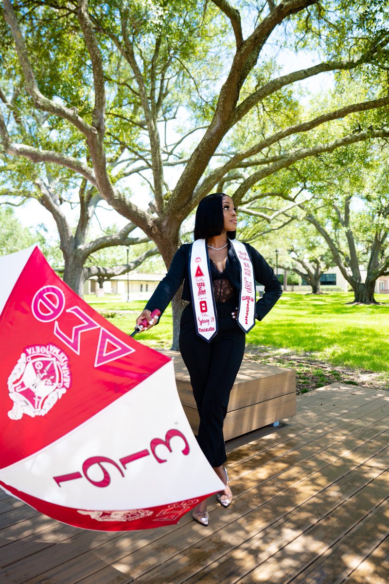 _al3xisss's tweet photo. “I can do all things through Christ who strengthens me” 

Just five days until I’m a college graduate! This has been a true journey and I’m excited to see what the next chapter holds! 🥂’s to new beginnings! ❤️
#fiveowt✌🏽
•
•
Lamar University 
Aug 6th, 2022 @ 10:00 am
B.S.W 🎓 https://t.co/Np5adomXPf