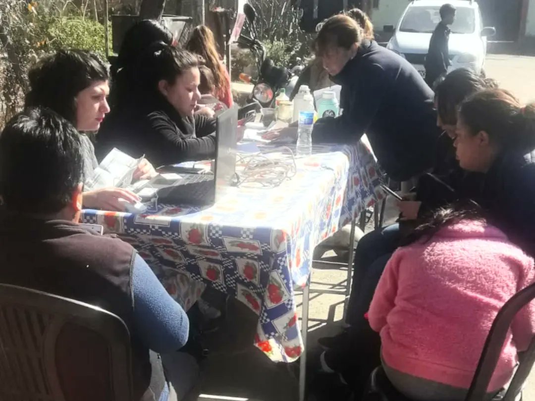 MilitanciaSoci2's tweet photo. 💻 El sábado 30/07 estuvimos realizando inscripciones a la SEGMENTACIÓN ENERGÉTICA en el Barrio La Favorita.
#SegmentaciónEnergética
#MSCapital https://t.co/g8XksEDyEq