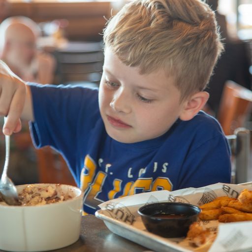 uniongrilltap's tweet photo. Let us take some stuff off your plate today. KIDS EAT FREE!! 
 #Uniongrill #Kidseattfree https://t.co/77vUEITMME