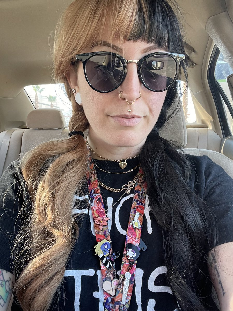wildfloweralyce's tweet photo. I miss y’all. I promise I’ll be back at some point. School is consuming. Work is consuming. And I’ve had a lot going on.
In the meantime here’s a selfie💕 https://t.co/MrYrYDc9tl