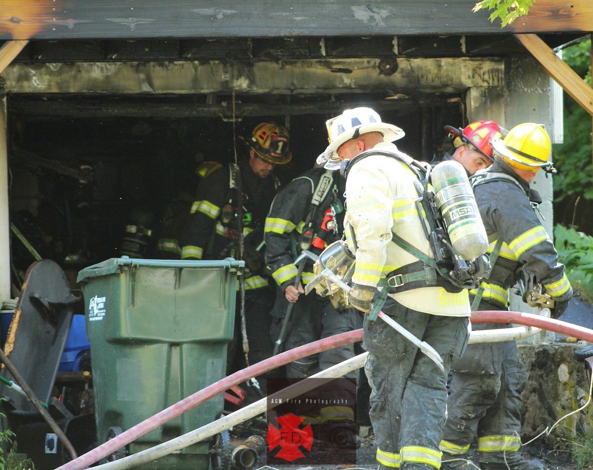 AGMFirePhotog's tweet photo. Photos from the third alarm structure fire on Pickering Street in Auburn on Saturday afternoon. @auburnmassfire @AuburnMAPolice @ctfirephoto @QCA_Local @QCA_National 

See the full gallery at: https://t.co/KavoZI27EU https://t.co/cxNpRT4x8K