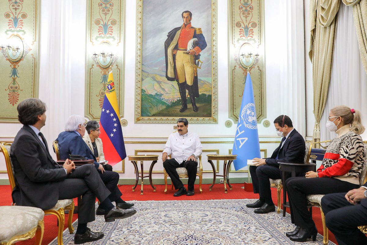 NicolasMaduro's tweet photo. Grato encuentro con Martin Griffiths, Secretario General Adjunto y Coordinador del Socorro de Emergencia de la OCHA. Ratificamos nuestra cooperación con su oficina y conversamos sobre la acción permanente llevada adelante en pro de fortalecer, aún más la protección al pueblo. https://t.co/ik9EnPgnPJ