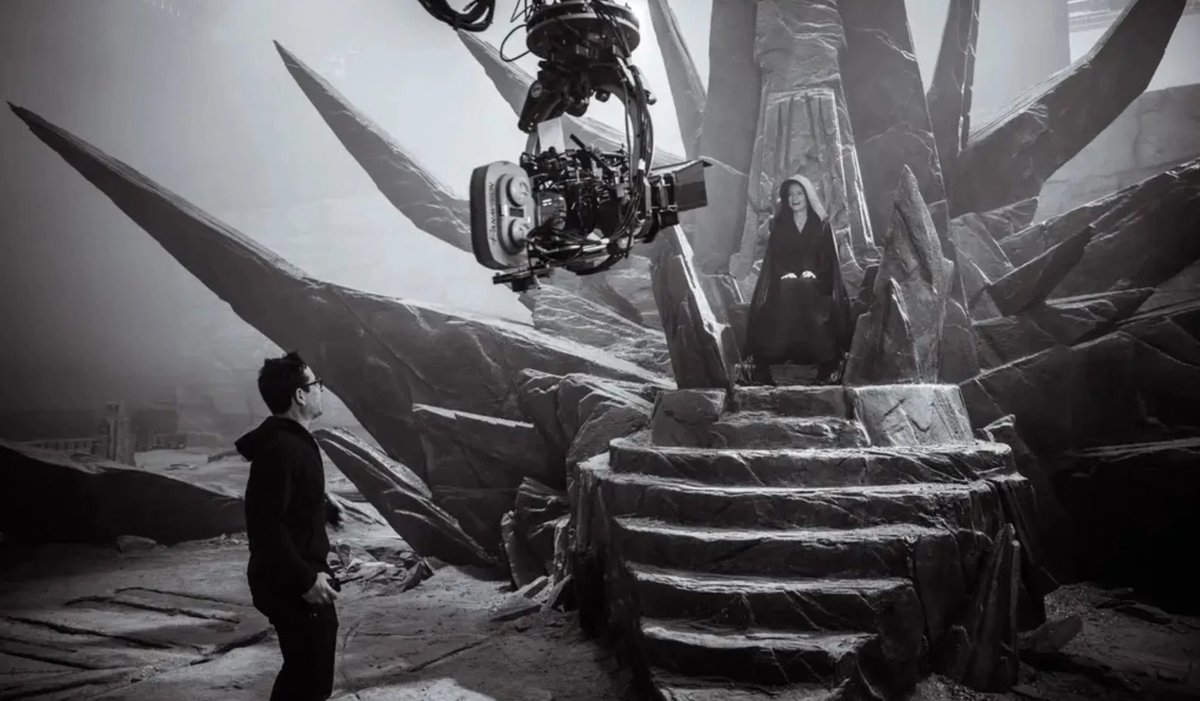 sw_holocron's tweet photo. The Rise of Skywalker began filming on this day 4 years ago https://t.co/h0AJwjUFFm