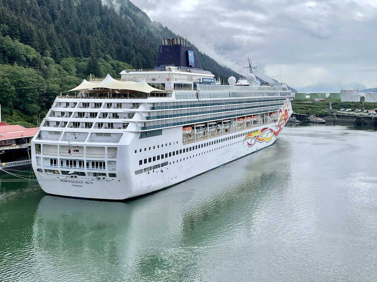 go2seawithme's tweet photo. Lots of #cruiseships in port today in Juneau, Alaska; @CelebrityCruise Solstice, @PrincessCruises Coral Princess, @CruiseNorwegian Norwegian Sun, @HALcruises Koningsdam and not pictured my ship Eurodam. https://t.co/ytrrthbe7Y