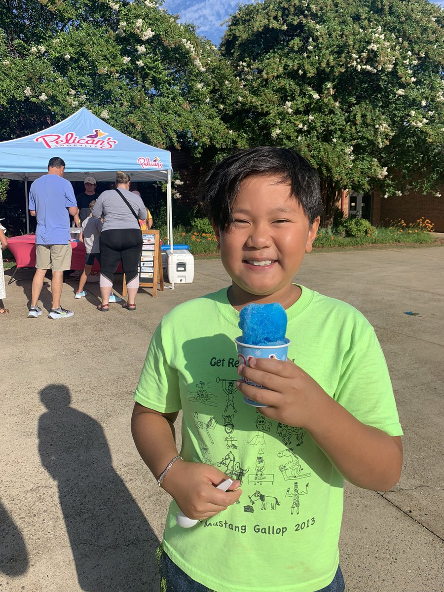 Students had the chance to meet their awesome teachers 🍎, hang with Marty the Mustang🐴, and enjoy some snow cones 🍧 ! What a fun day!!  We can’t wait for Wednesday! 💙