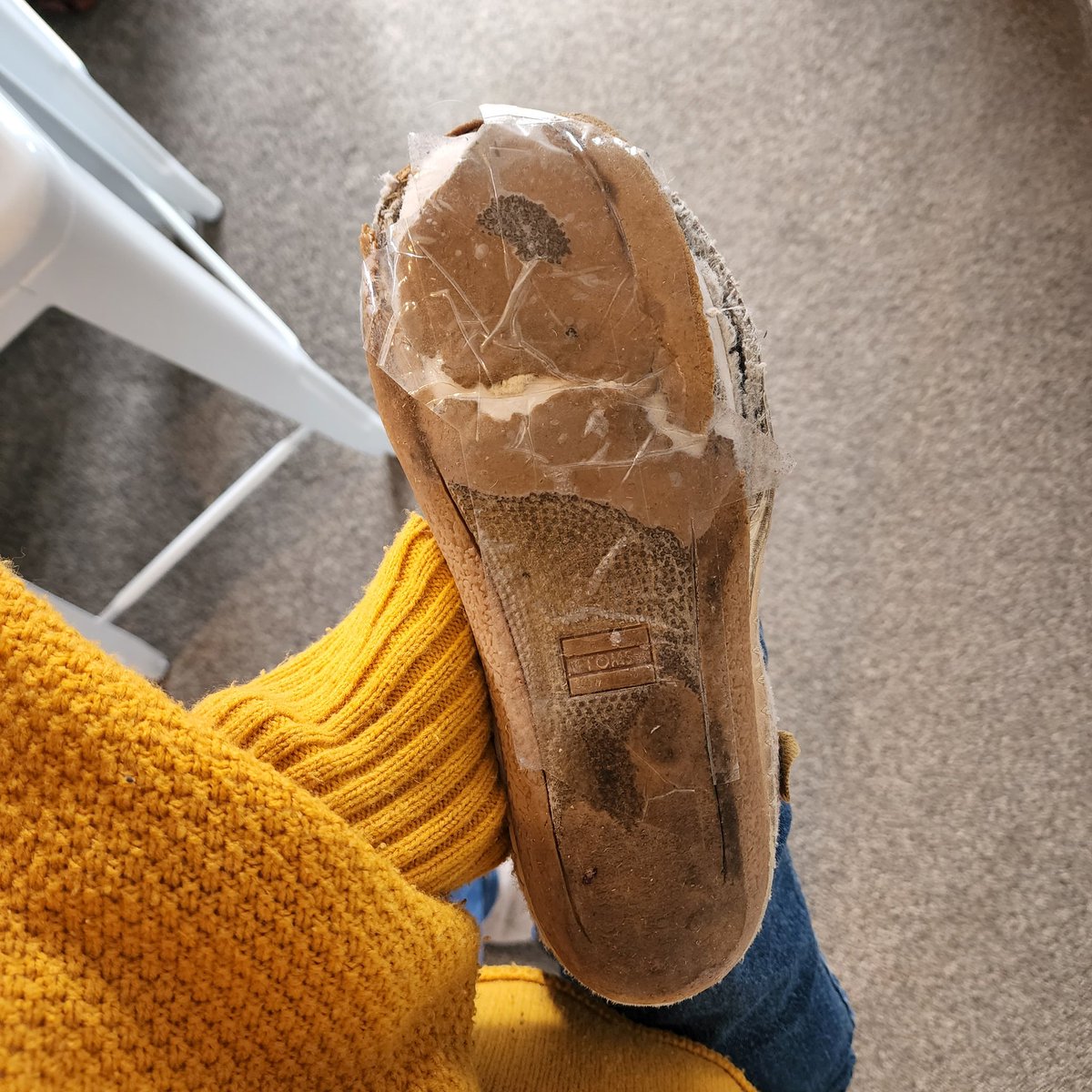 _realsocial's tweet photo. Best slippers in Aotearoa that are not boot style or made of synthetics/plastic? 

My 2018 @TOMS ones are now beyond repair and they don't stock slippers on their NZ store ☹️
 
#slippersearchnz https://t.co/x7brEU8GzY