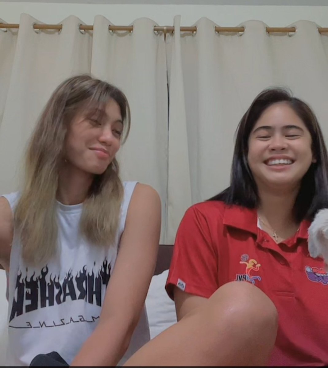romelyn_erme's tweet photo. anung oras na dito sa kuwait,nd pa aq nakatulog, nabaliw na aq sa inyong dalawa, 🥰 sna all nlng tlga aq,nisakit na aq dughan boss @deannawongst sa kakilig q sa inyo duha,cge ra jud tawon q hulat sa iyo vedio na uban mo ni @ivy_lacsina🥰🥰🥰,lab tamo duha #wongsina
#deanvy https://t.co/vujs0IAbmF