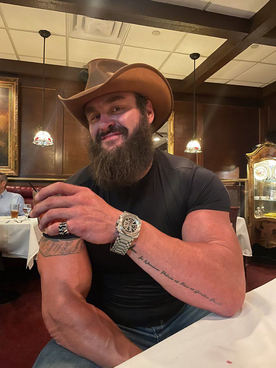 Adamscherr99's tweet photo. Cheers!!!!!! Also #BeefItsWhatForDinner https://t.co/y5fiPRDusn