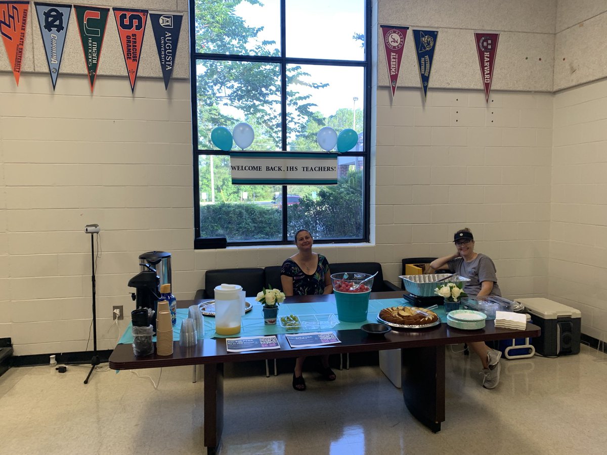 PrincipalDLB's tweet image. Thanks you to our Shark PTSA for sponsoring breakfast this morning for staff! #CollectiveCommitments