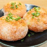 お昼ご飯にぴったり!見れば真似したくなる『本気の明太チーズ焼きおにぎり』