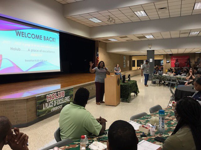 HolubMiddle's tweet photo. Welcome back Holub staff!!! We hope our staff enjoyed breakfast and the immersion into our Best Practices!
#HolubProud #StrongStart #BestPractices #Bootcamp #AliefProud #AlphaBoxes https://t.co/btBHC7Y03e