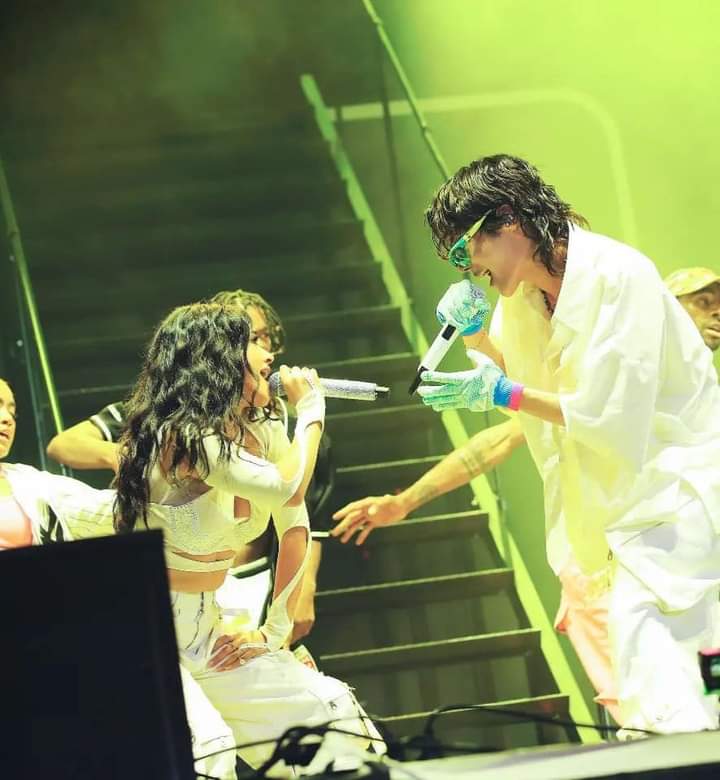 GiGi_Min0309's tweet photo. #HOBI PUBLICÓ FOTOS CON BECKY G, CON SUS BAILARINES Y SUS AMIGOS, AMO LO TAN FELIZ QUE SE VE, TE AMAMOS MUCHO HOBI.💜✨
#HOBIPALOOZA #JackInTheBox #JHOPE #Lollapaloozajhope
#HopeInTheStage #ARMY #JIMIN #BurnTheStageDown #HOSEOK #jhopeAtLollapalooza @BTS_twt https://t.co/01m04t4Jnu