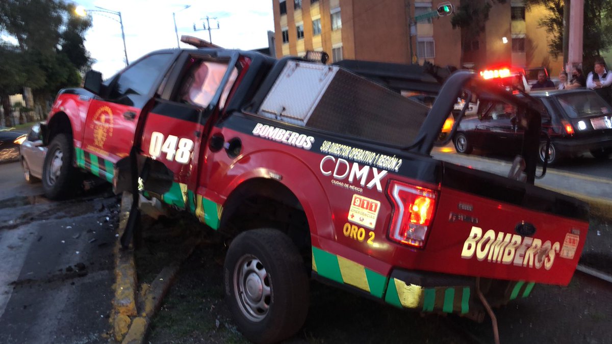 GalloBlanco5's tweet photo. @Bomberos_CDMX Cova!
Ayer el mal manejo de los recursos para la atención de un incendio por parte de tu Pendejo Director Inoperativo Alejandro Augusto por poco le cuesta la vida a otro mal mando que a todo dice que si Oro2
Un pequeño incendio que movilizó a toda la zona nte! 🤦‍♂️ https://t.co/aOFMAImiAw