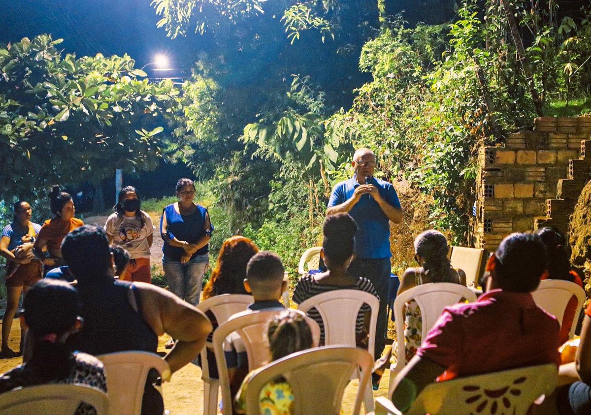 KleberMontezuma's tweet photo. Mais uma noite importante para o sonho que estamos construindo: Teresina de volta nos trilhos do desenvolvimento!
Grato a todos que estiveram na zona leste, trocando ideia com a gente.
#kleb https://t.co/nKsMQ71nya