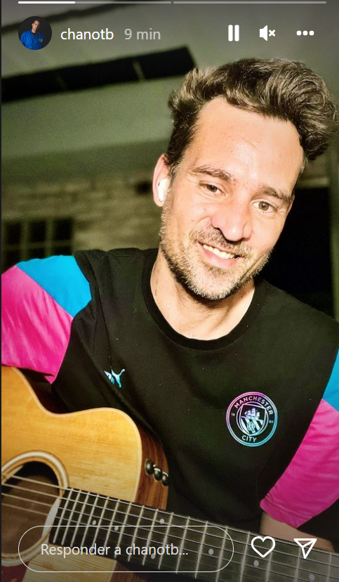 RobinDonnapt4's tweet photo. Foto que publica @CHANOTB  en su IG hace unos minutos. Se viene el alta médica de la clínica? Ojalá esté mejor y regrese a cantar cuando esté recuperado! Es un día a día... https://t.co/FWsWpB5ltq