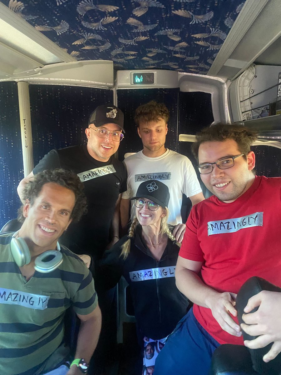 TrishaBaxter19's tweet image. #amazingly #startupbus #thinkinsidethebus #California