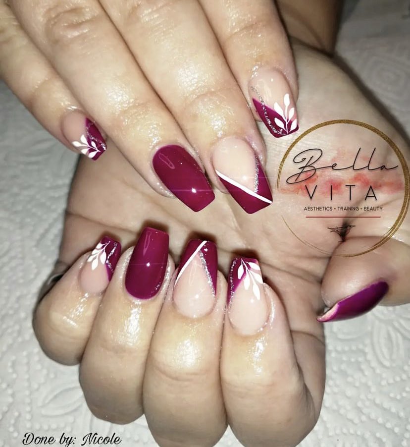 MissySince96's tweet image. Another one bites the dust 🙌🏼🌻♥️ #newnails #winterdesign