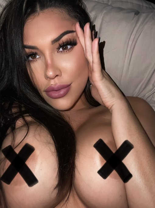 I know you wanna see me naked😉 https://t.co/yBKZ9K1G3u