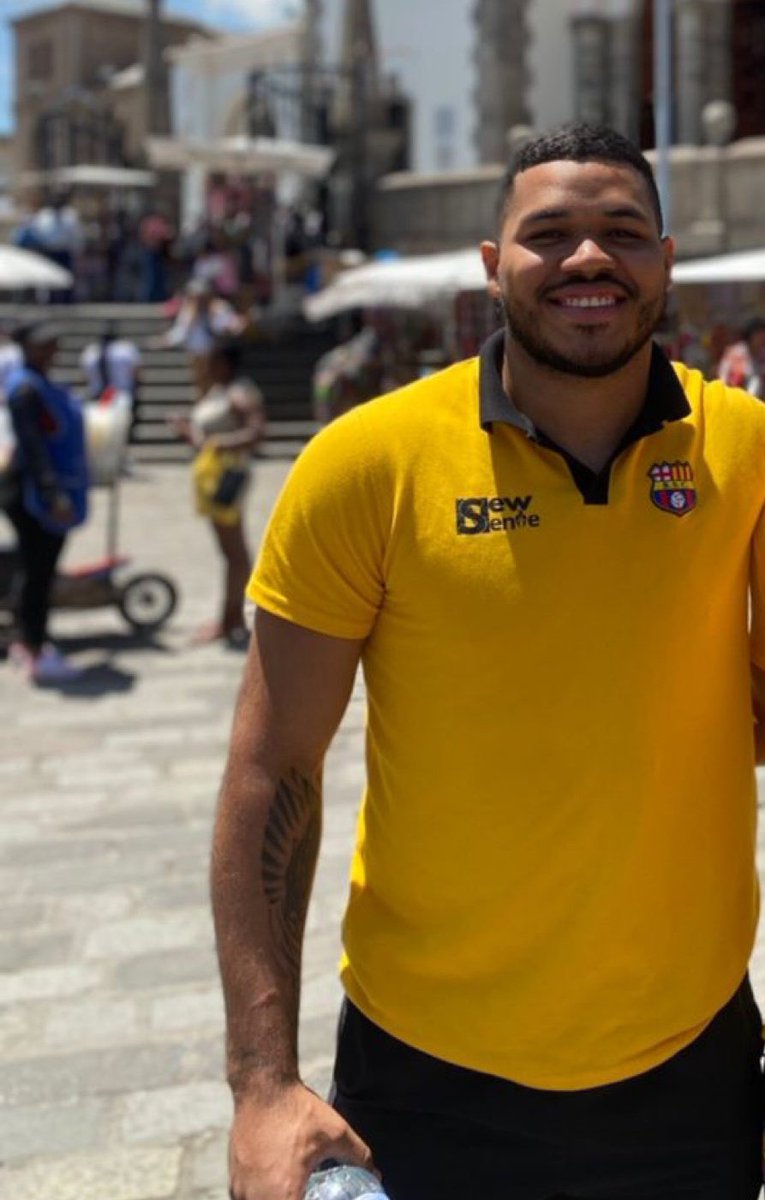 InfoRealBsc's tweet photo. 🚨 ATENCIÓN 🚨
Luis Caicedo más conocido como el "Gordo Lucho" sale del retiro y vuelve a Barcelona esta vez en otra disciplina el Basketball. https://t.co/17zIvcNbuM