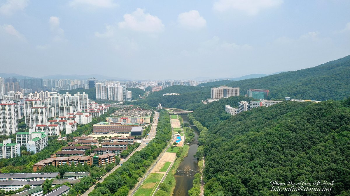 falcontm65's tweet image. 2022.07.10 탄천 구미 물놀이장에서...

탄천 구미동 물놀이장에서 드론을 띄워 촬영해 보았다.
 #성남시 #분당구 #구미동 #물놀이장
