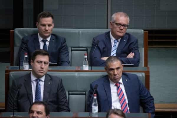 JJKALE2's tweet photo. If there is a photograph that more accurately captures the essence of the word "glum" I'm yet to see it. #Bointy https://t.co/8fyl78Sphq