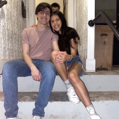 hentread's tweet photo. Here’s @acl_103 hype for national girlfriend day https://t.co/ueuw5vHTMr