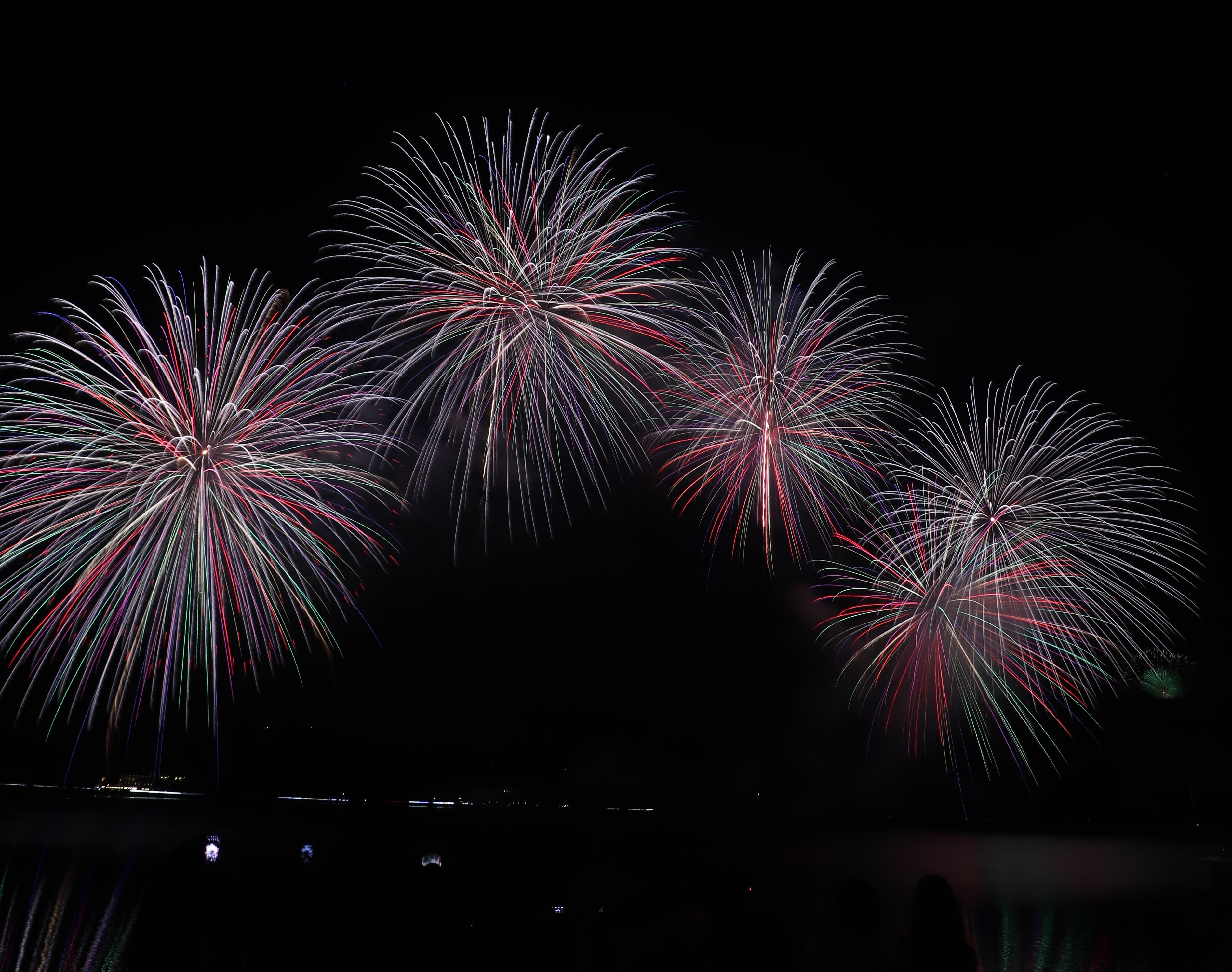 四重芯引先青緑紅光露 9 9 10片貝 22 8 1 山中湖報湖祭花火大会22 花火 花火大会 山梨県山中湖村 山中湖 尺玉 齊木煙火本店 T Co Zqudcy2gw1 Twitter