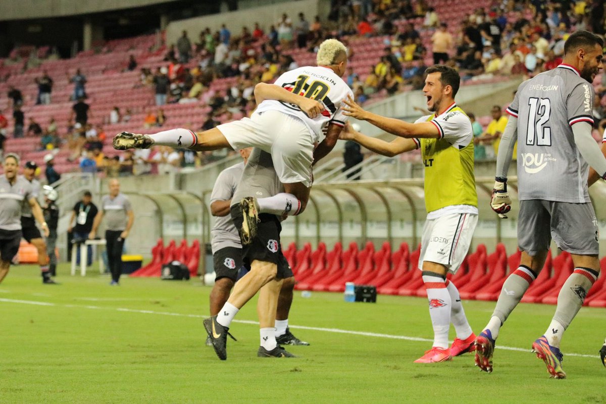 SantaCruzFC's tweet photo. #MataMata - ACABOU | Retrô 1x2 Santa Cruz. ESTAMOS CLASSIFICADOS! RESPEITA! 

👊🏻⚫️⚪️🔴 https://t.co/ikddIM3Wnr