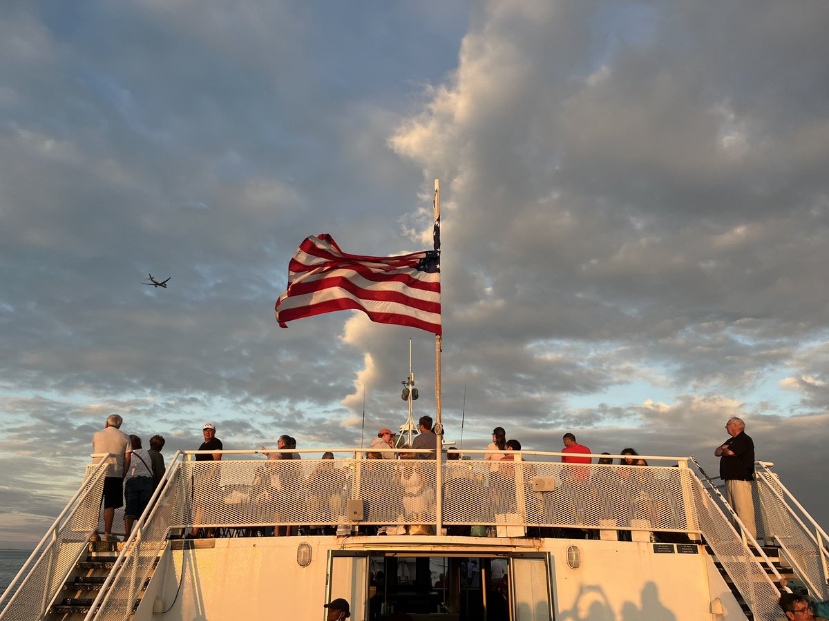 NorthEndONS's tweet photo. Beautiful night on Emilie Pugliano / Bobby D Neighborhood Family Boat Cruise 🛳❤️ #NorthEnd #NEAD #FamilyPrideWeek https://t.co/8J8oHcarUY