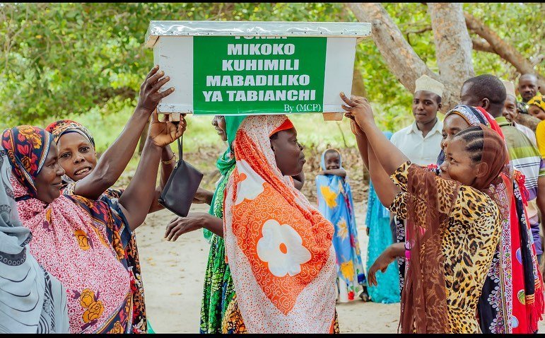 SKingungo's tweet photo. World Mangroves day 2022.
Our Initiative together with other environmental lovers joint together and celebrate it in Mdimni village which is located at Mkuranga district.
#mangroveday 
#mangrove 
#mdimni https://t.co/biGqDI3Dlf