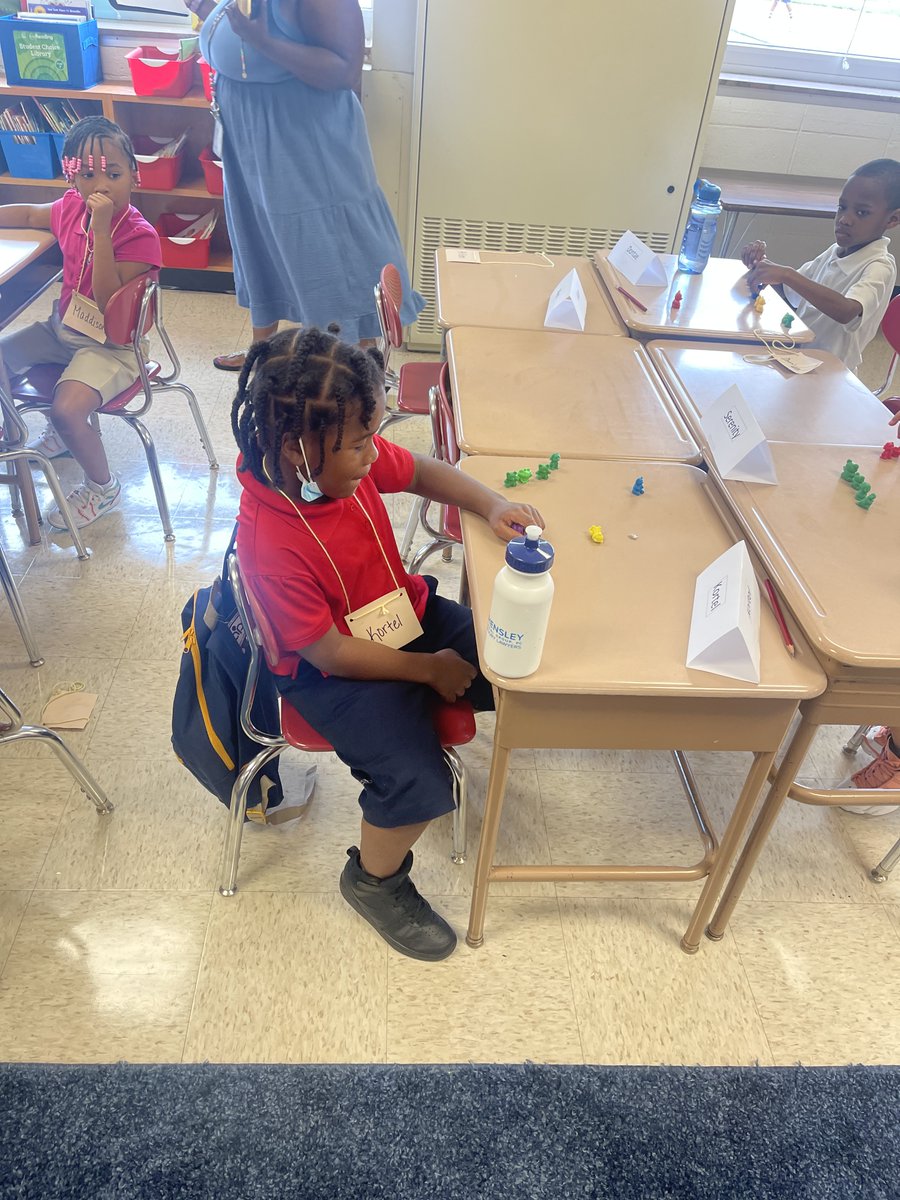 IPSABE88's tweet photo. Today was a great first day @IPSABE88!!! #TeamESRocks @Erob624 https://t.co/gHMjXBsOhA