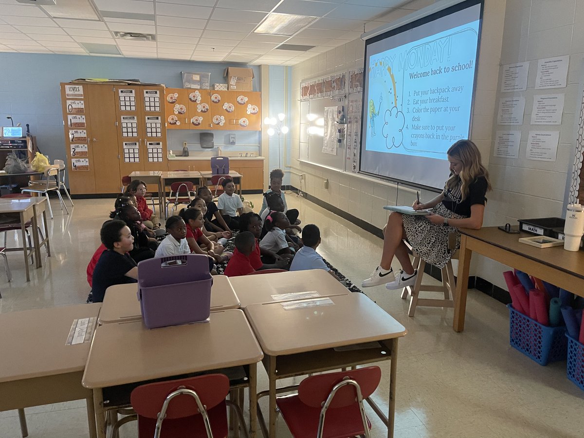 IPSABE88's tweet photo. Today was a great first day @IPSABE88!!! #TeamESRocks @Erob624 https://t.co/gHMjXBsOhA